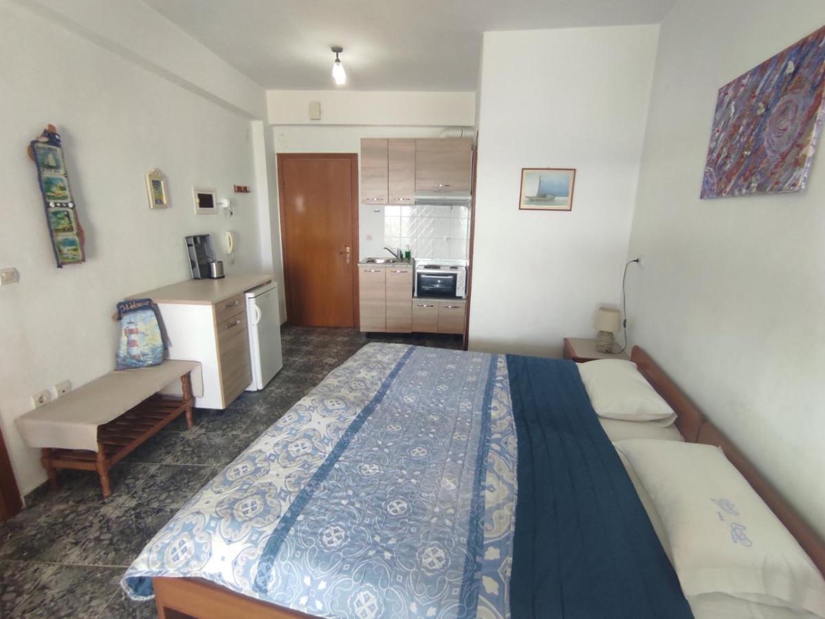 Peristerianos Apartments Nea Skioni Luaran gambar